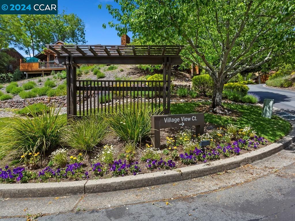 316 Village View Ct
