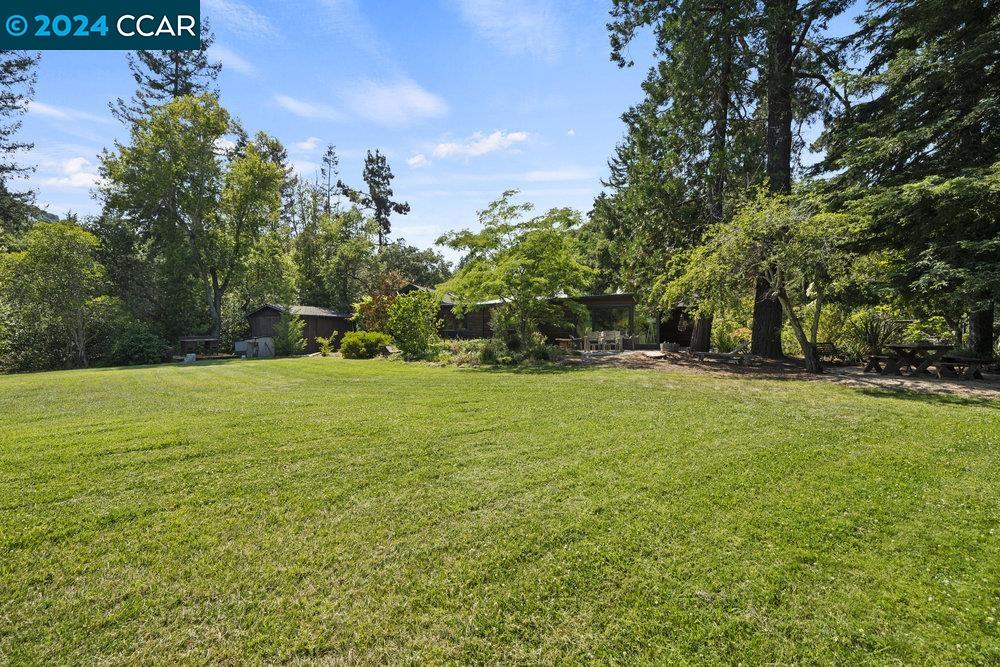 15 Lost Valley Dr