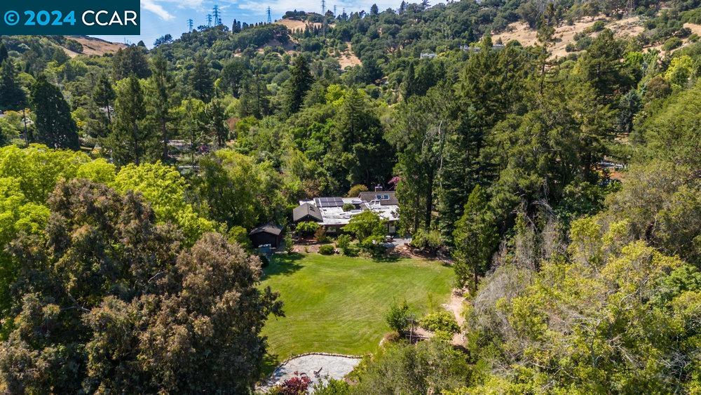 15 Lost Valley Dr