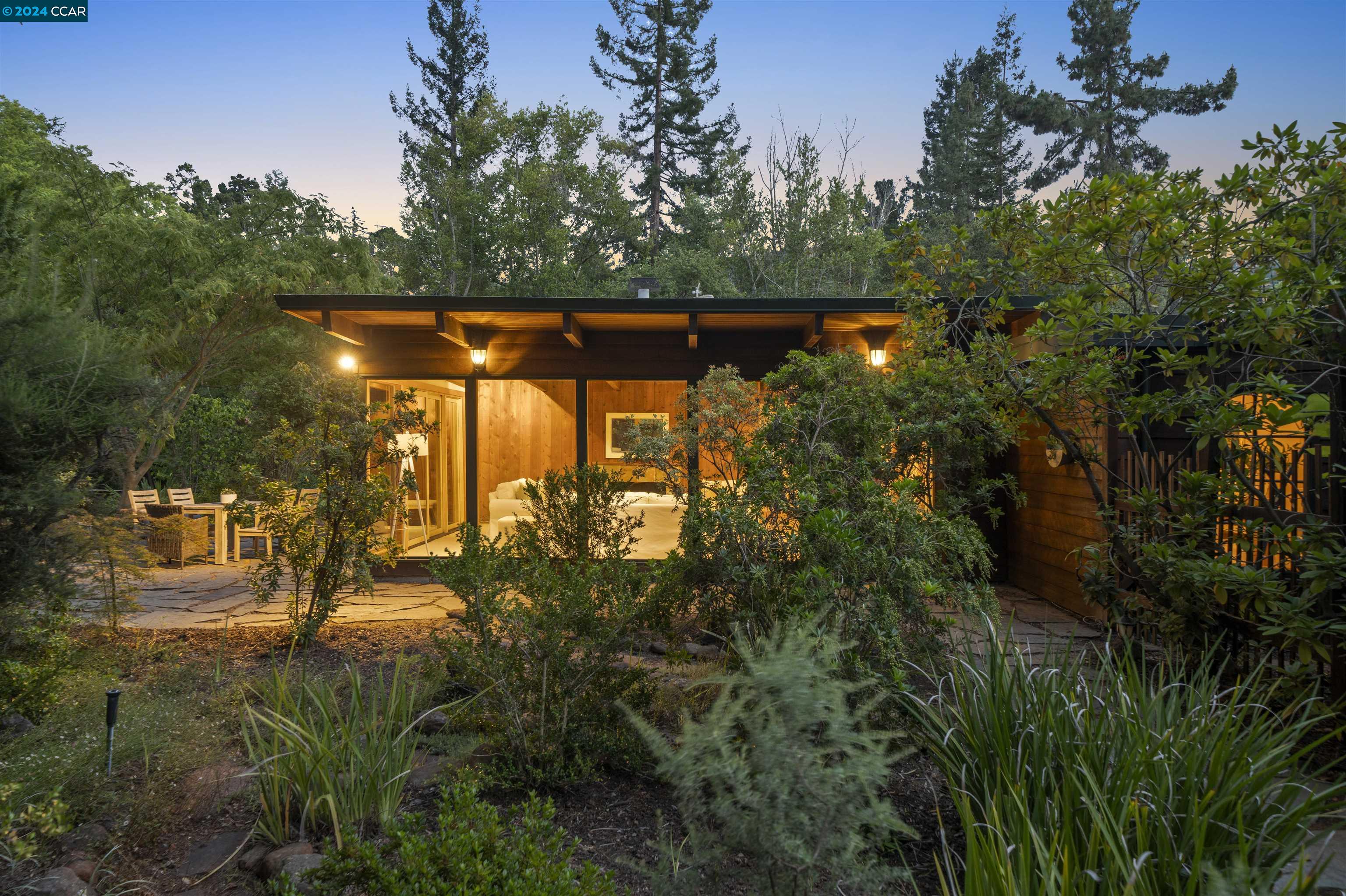 15 Lost Valley Dr