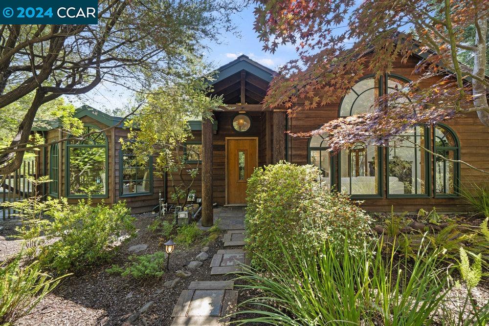 15 Lost Valley Dr