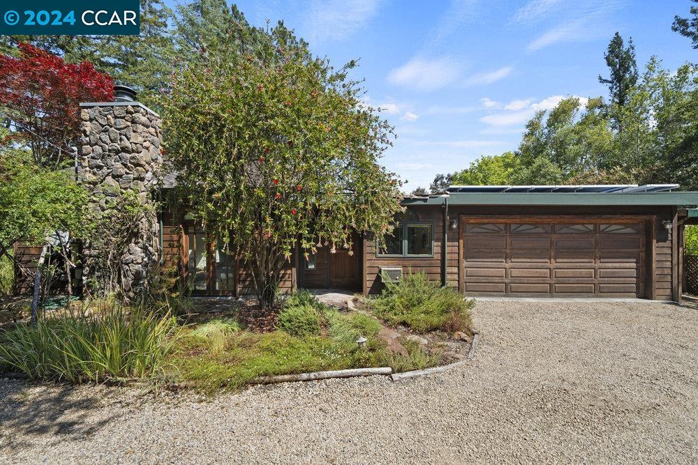 15 Lost Valley Dr