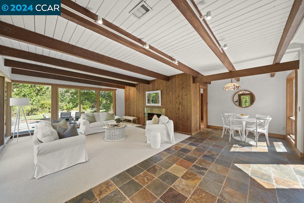 15 Lost Valley Dr