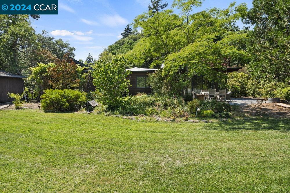 15 Lost Valley Dr