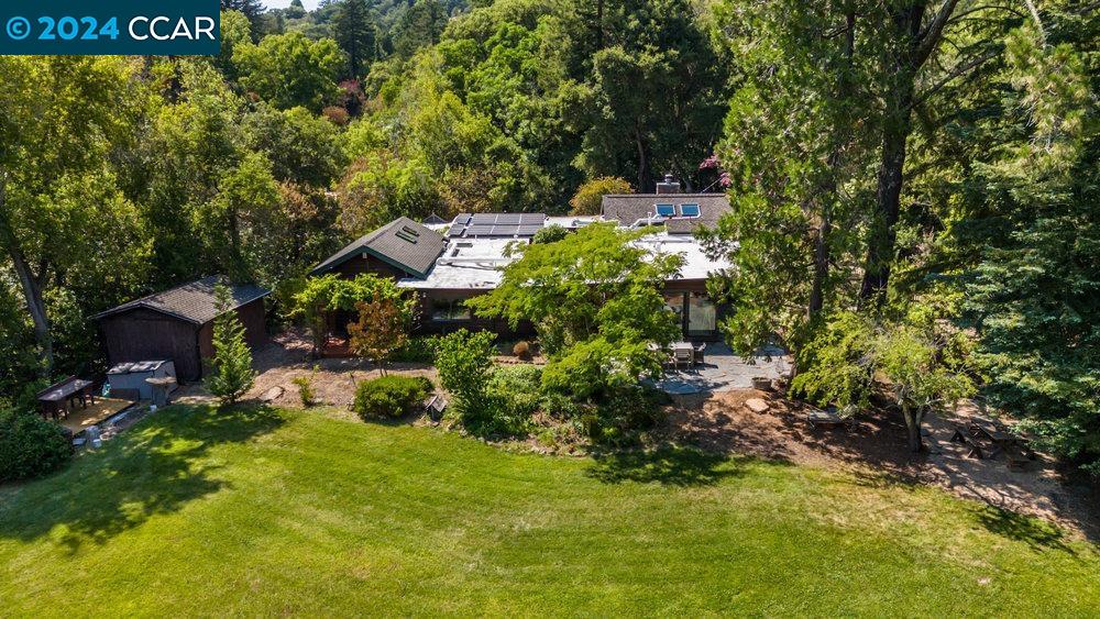 15 Lost Valley Dr
