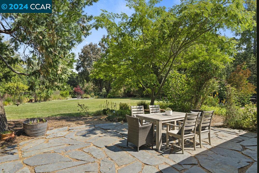 15 Lost Valley Dr