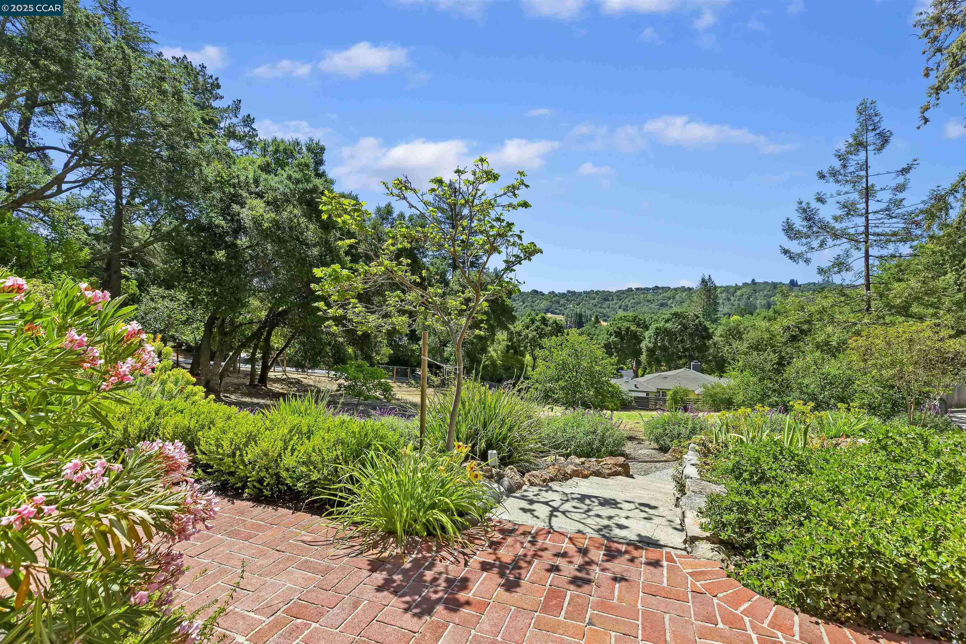 1087 Rahara Dr