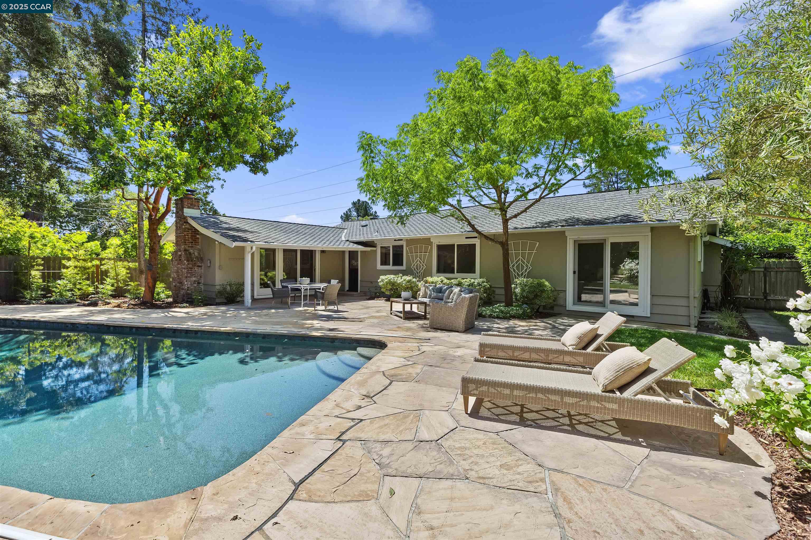51 Ivy Dr
