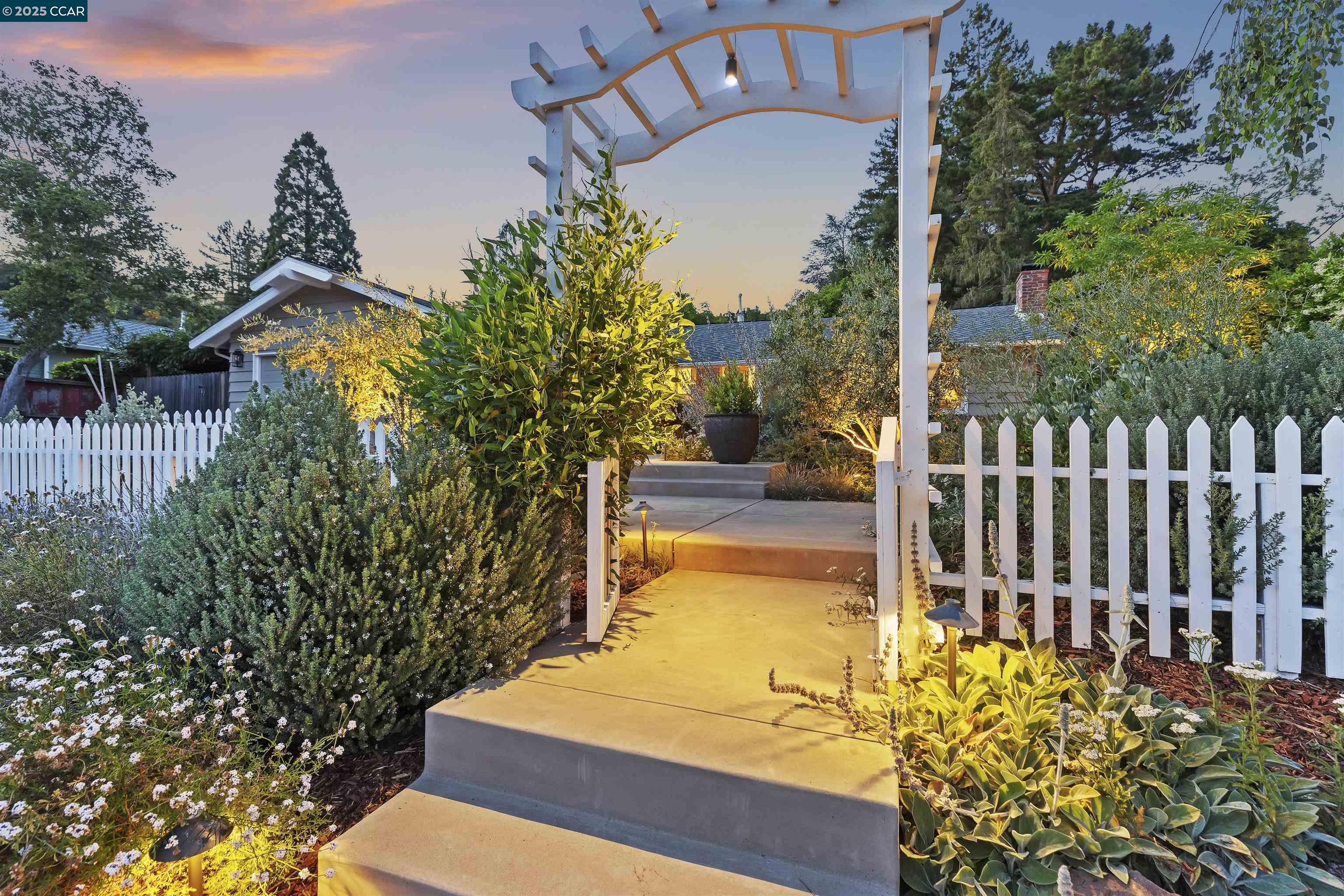 51 Ivy Dr
