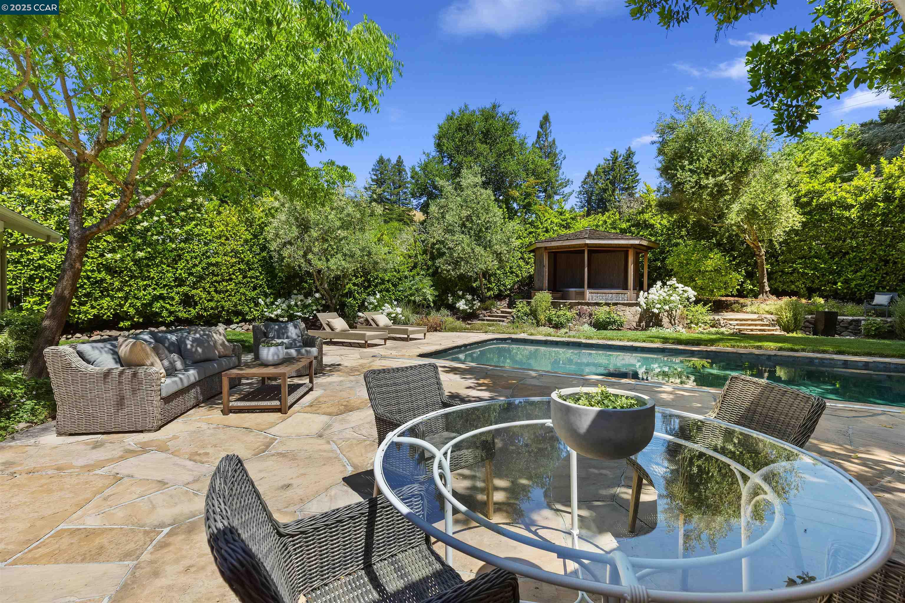 51 Ivy Dr