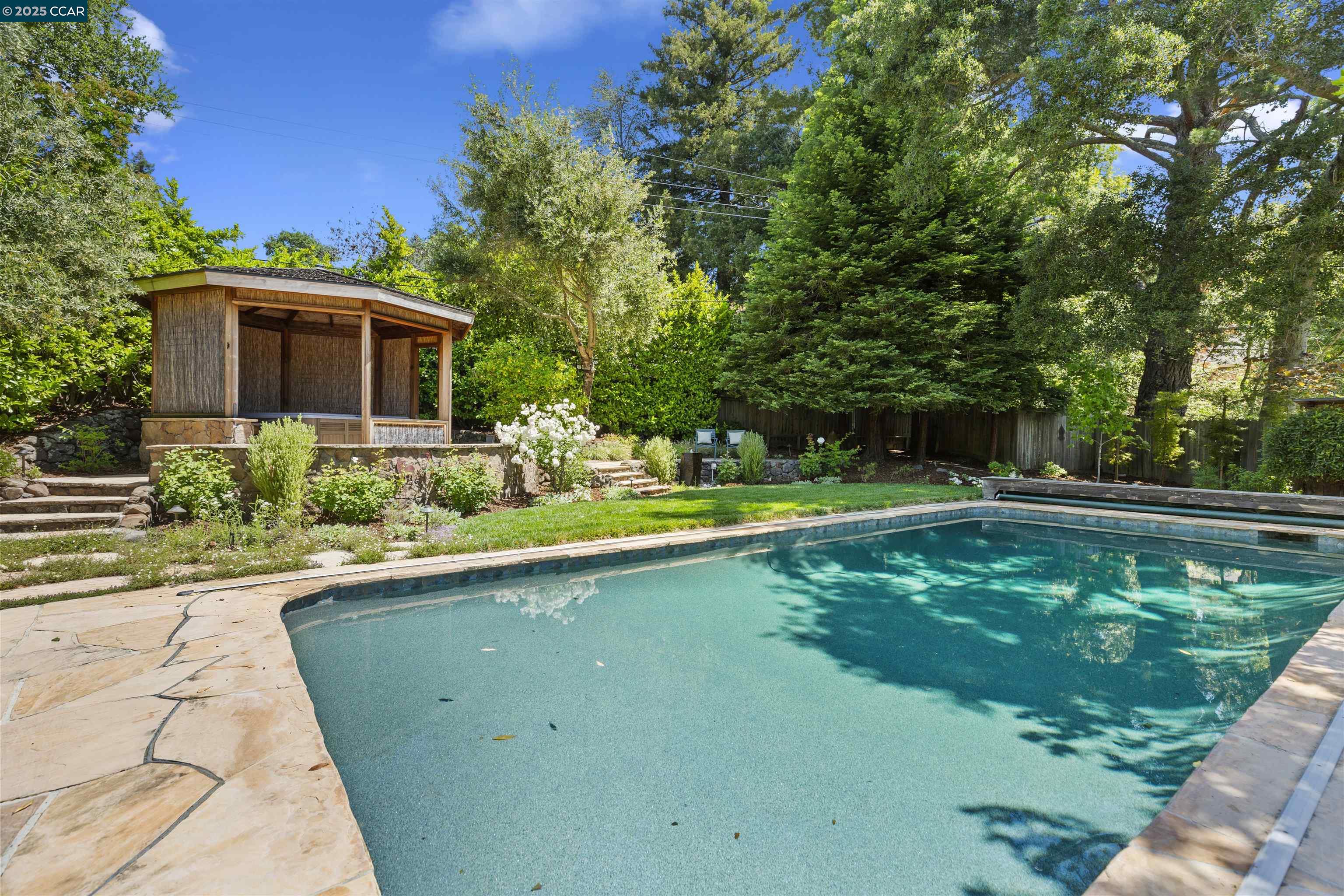 51 Ivy Dr