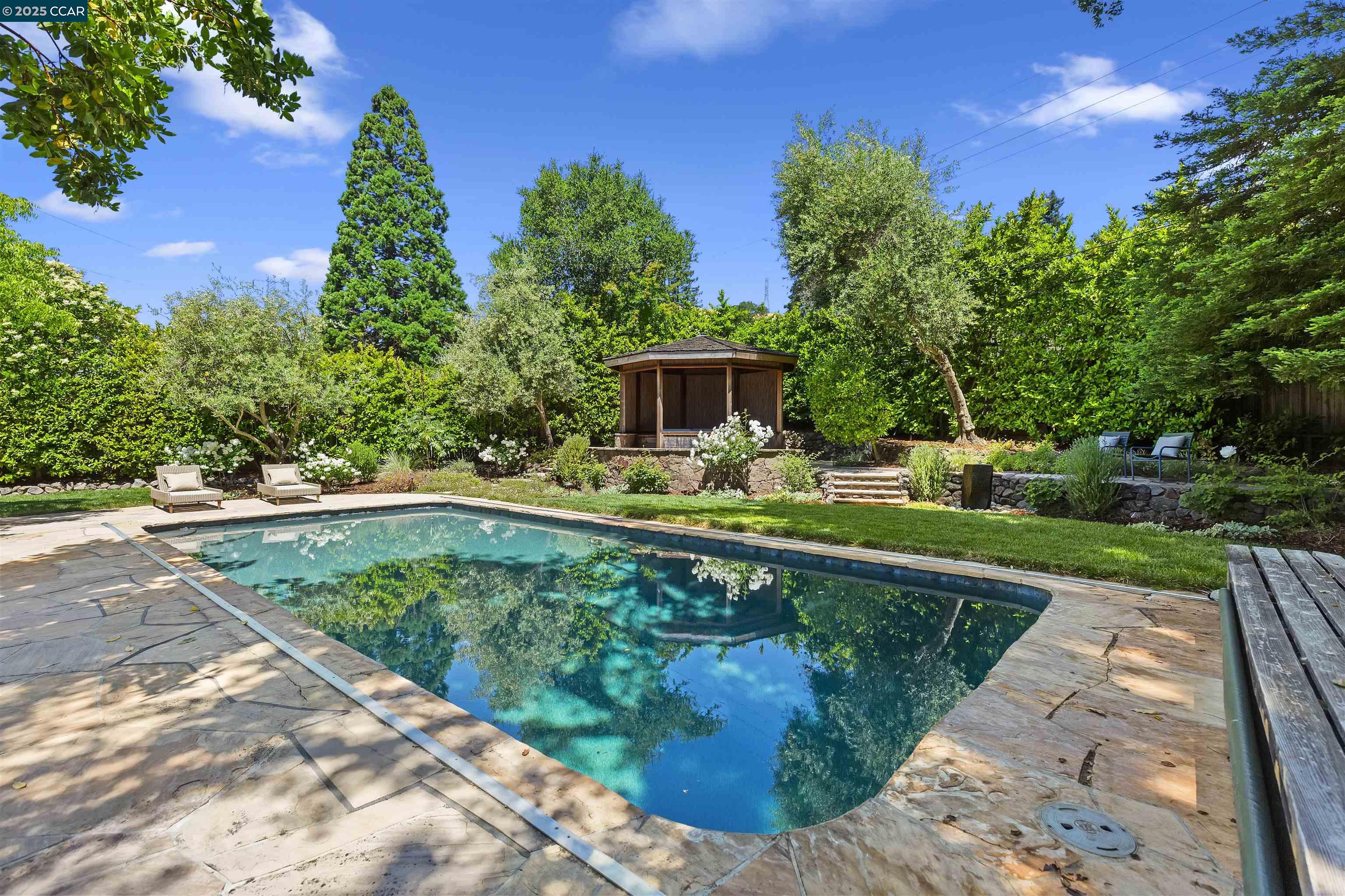 51 Ivy Dr