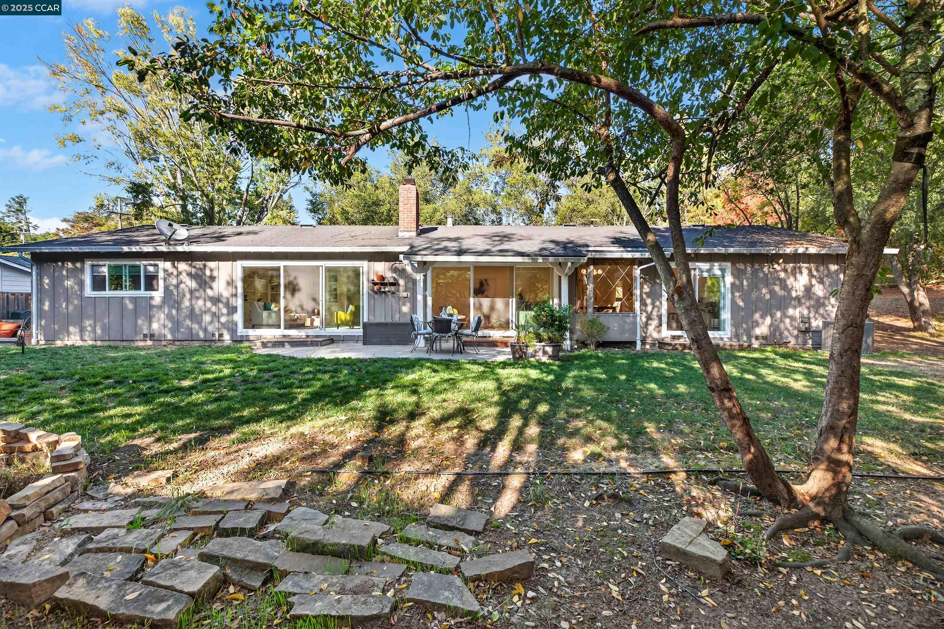 10 Chelton Ct, Orinda