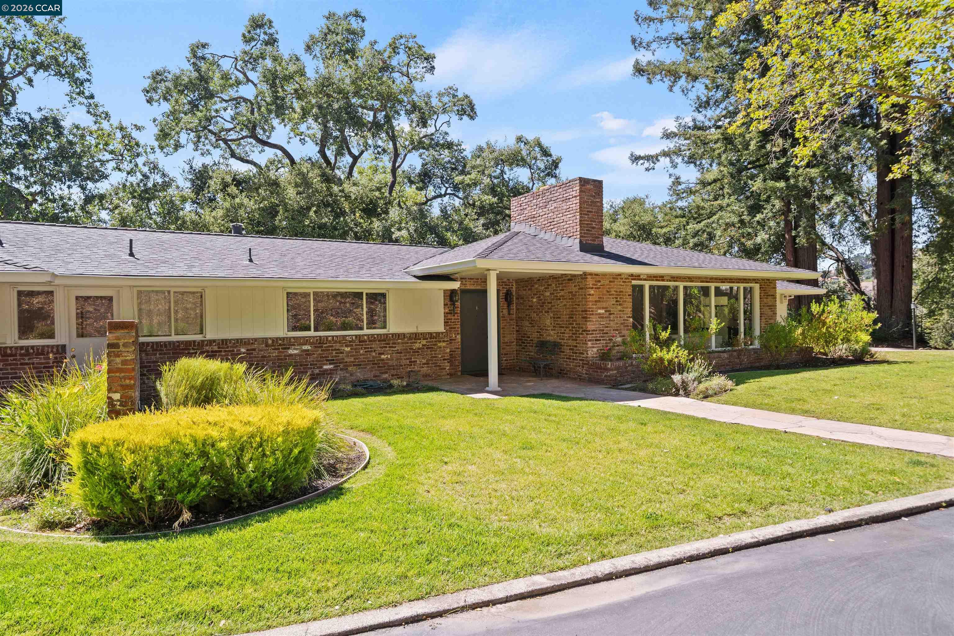 18 Sycamore Rd