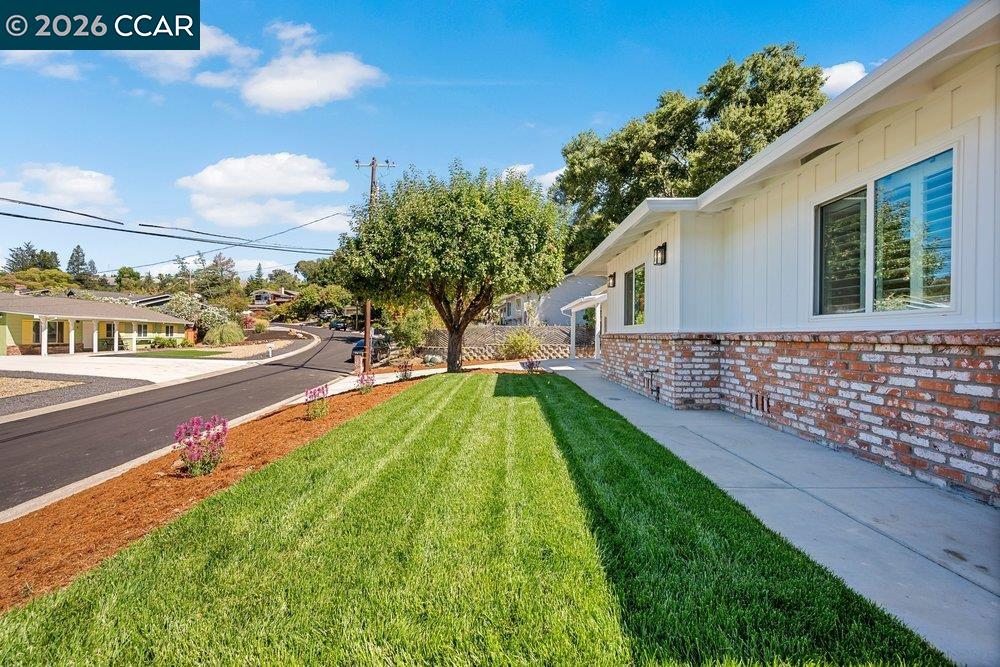8 Ramona Dr