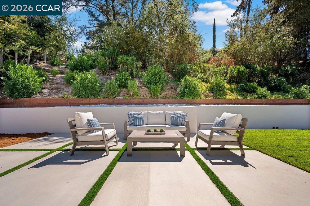 8 Ramona Dr