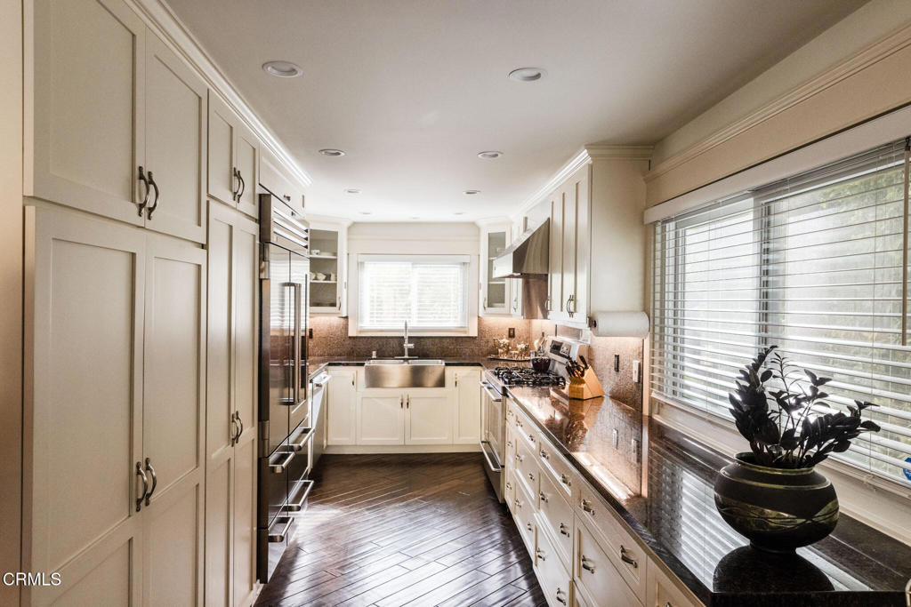 382 E California Boulevard 105