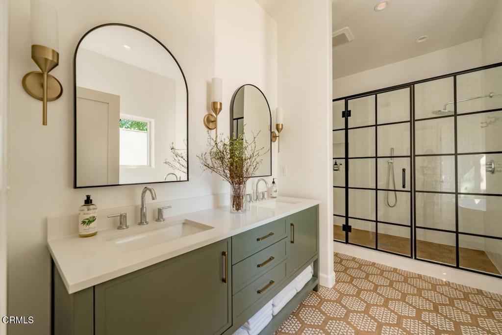 229 S Grand Oaks Avenue