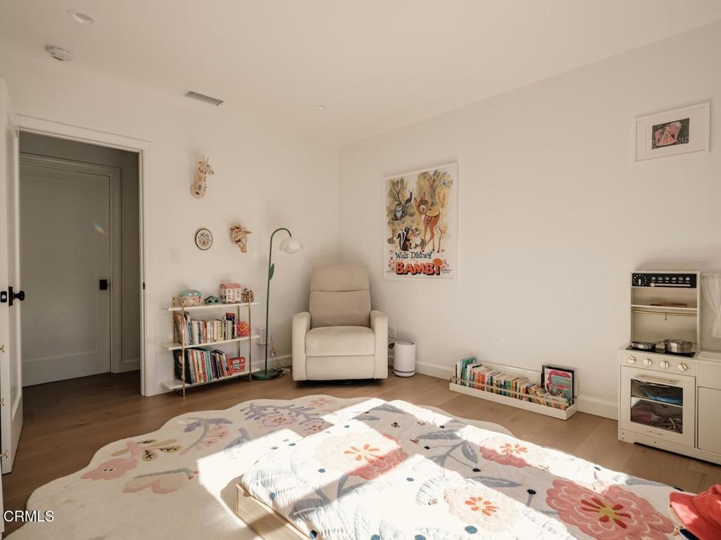 229 S Grand Oaks Avenue