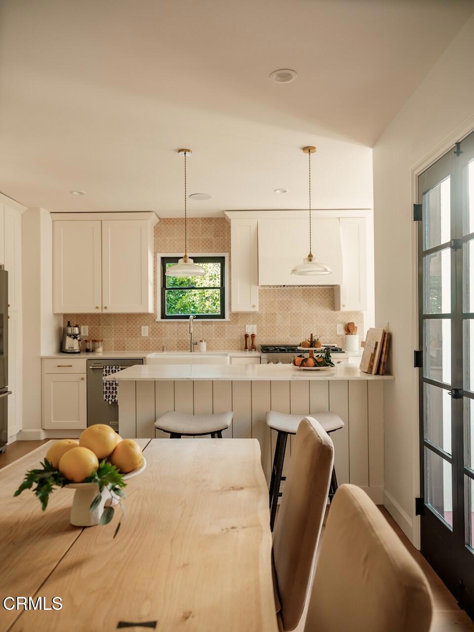 229 S Grand Oaks Avenue