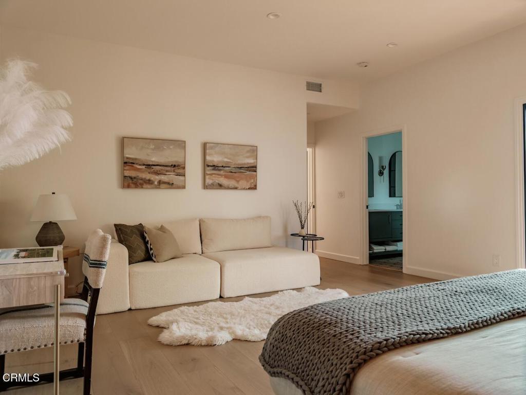 229 S Grand Oaks Avenue