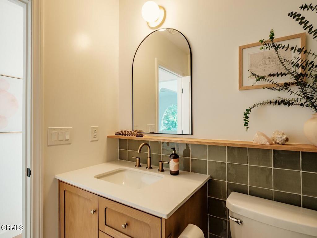 229 S Grand Oaks Avenue