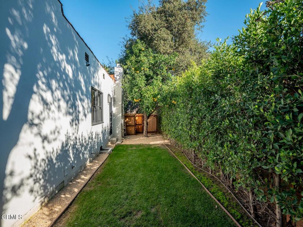 229 S Grand Oaks Avenue