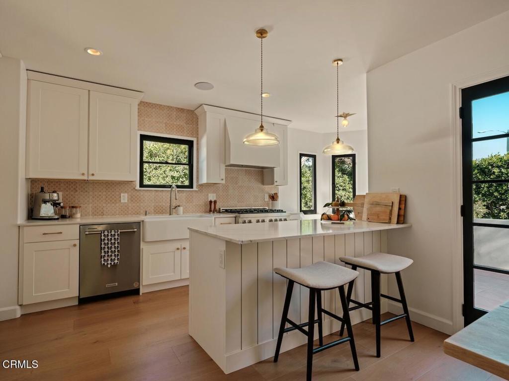 229 S Grand Oaks Avenue