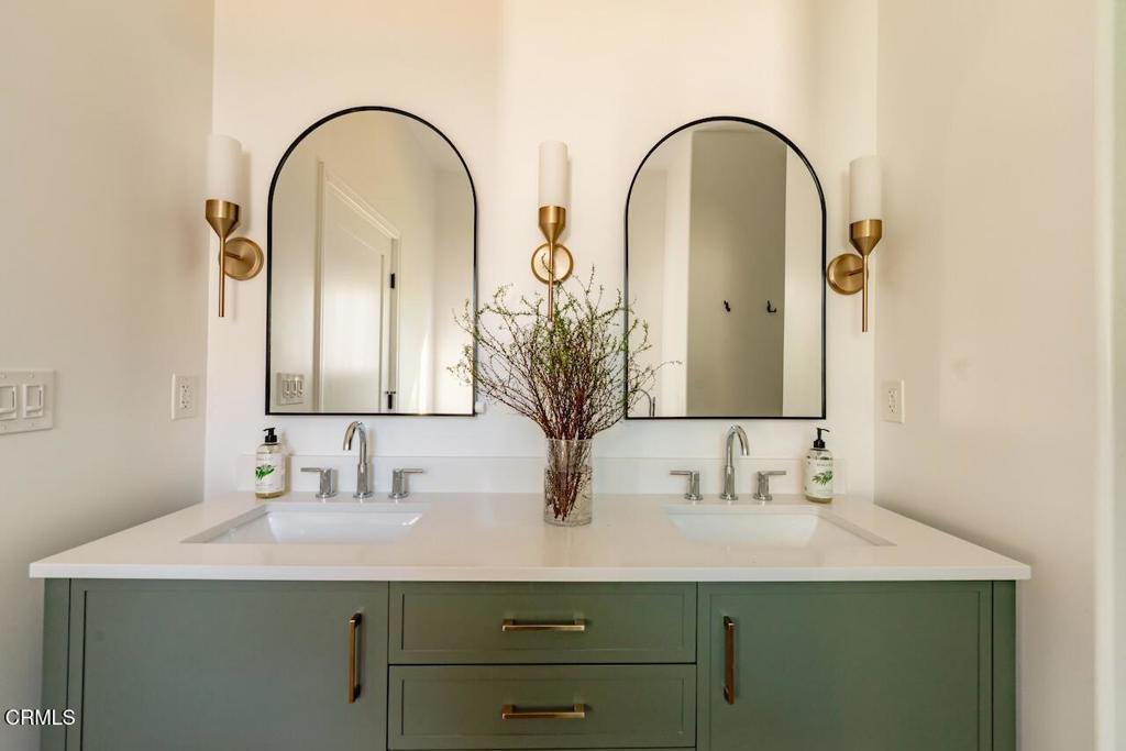 229 S Grand Oaks Avenue