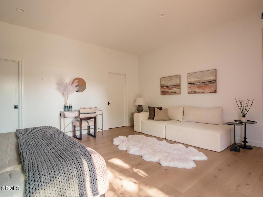 229 S Grand Oaks Avenue