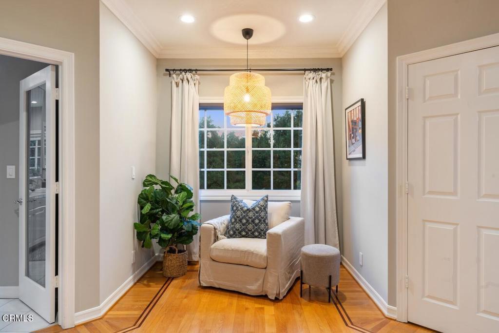 2060 E Altadena Drive