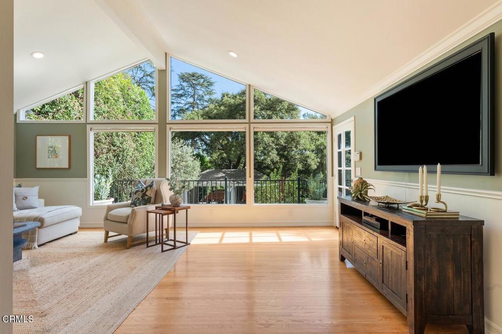 2060 E Altadena Drive