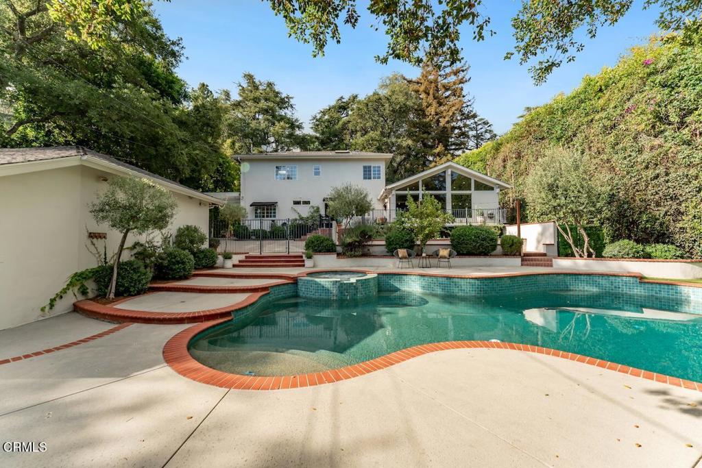 2060 E Altadena Drive