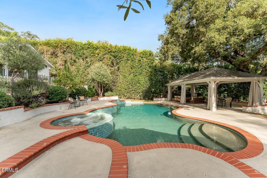 2060 E Altadena Drive