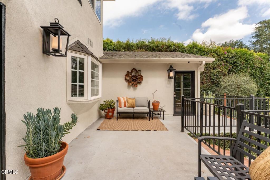 2060 E Altadena Drive