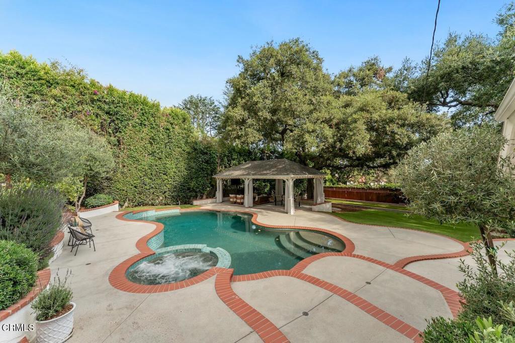 2060 E Altadena Drive