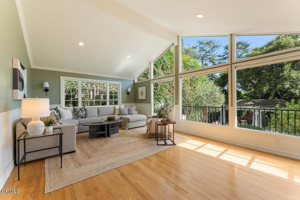2060 E Altadena Drive
