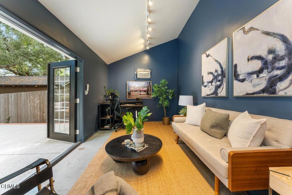 2060 E Altadena Drive