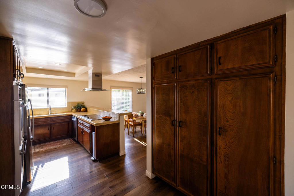 503 W Duarte Road 6