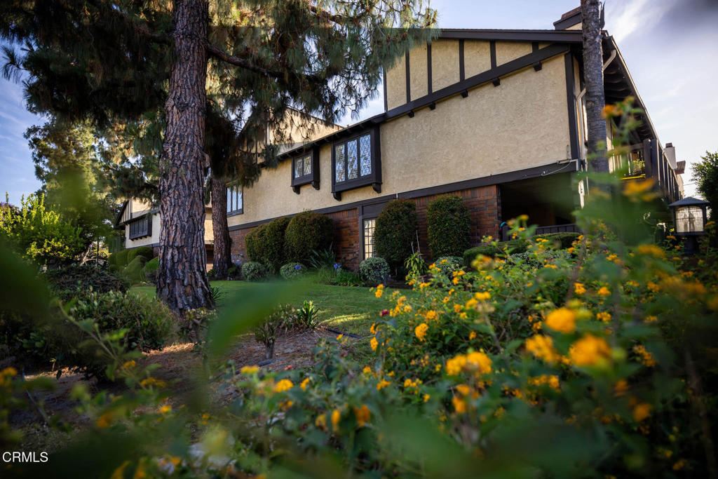 503 W Duarte Road 6
