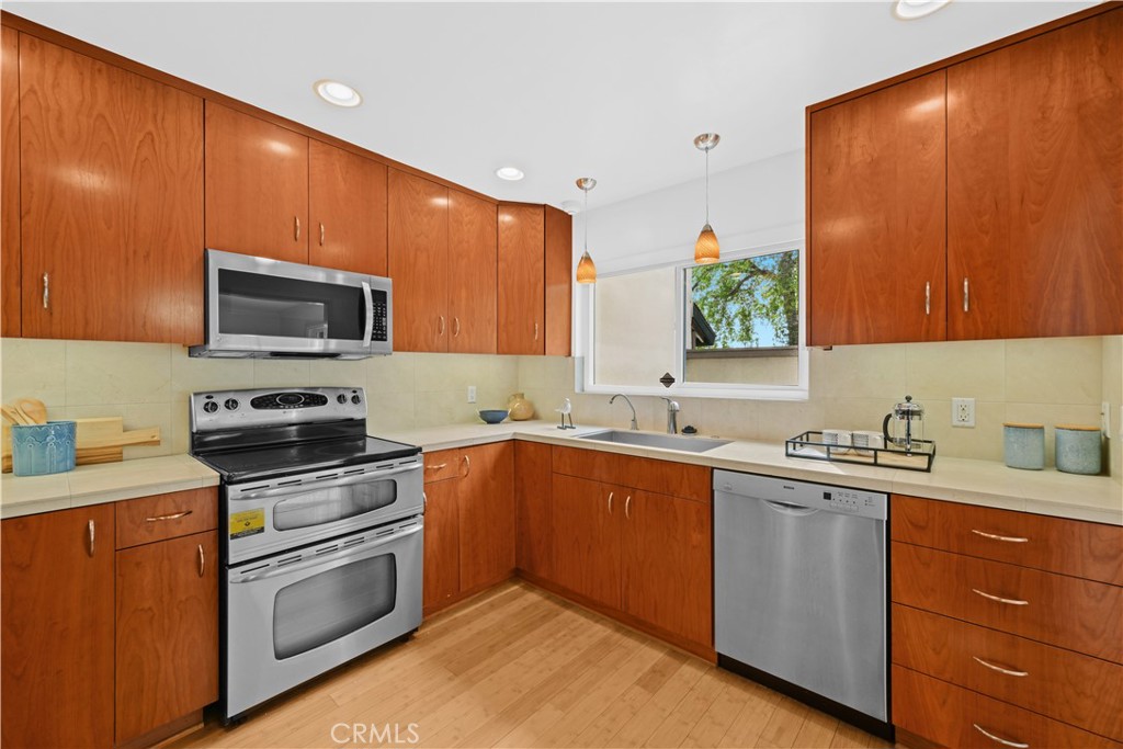 2439 Loma Vista Street