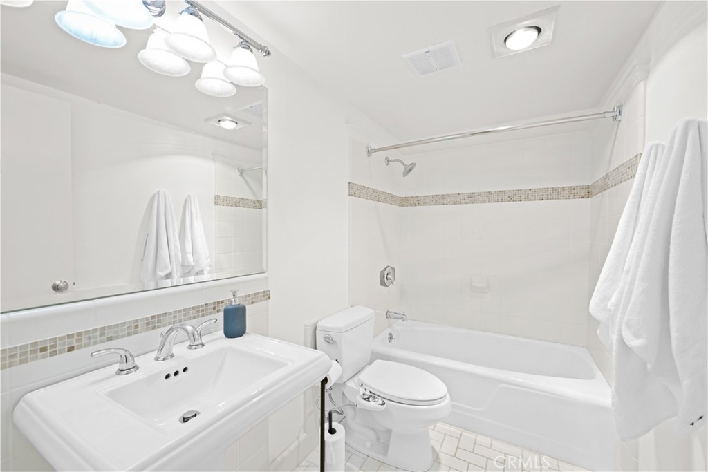 2439 Loma Vista Street