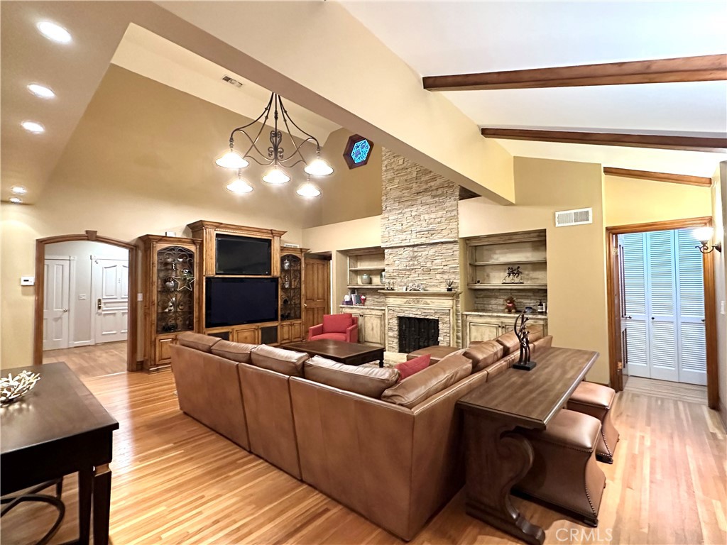 2210 El Molino Place