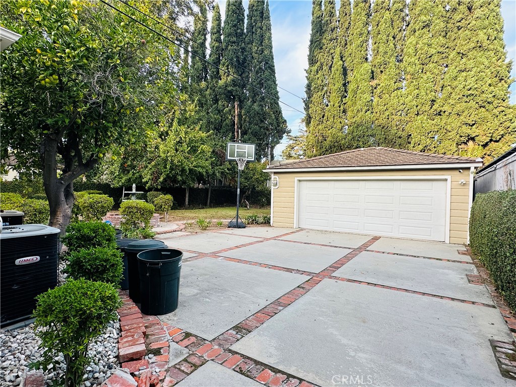 2210 El Molino Place