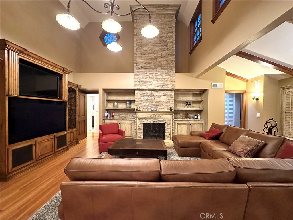 2210 El Molino Place