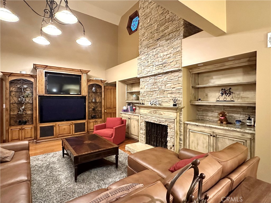 2210 El Molino Place