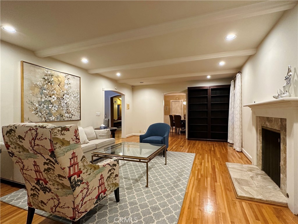 2210 El Molino Place