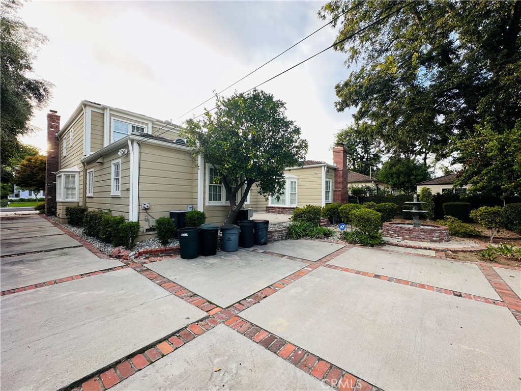 2210 El Molino Place