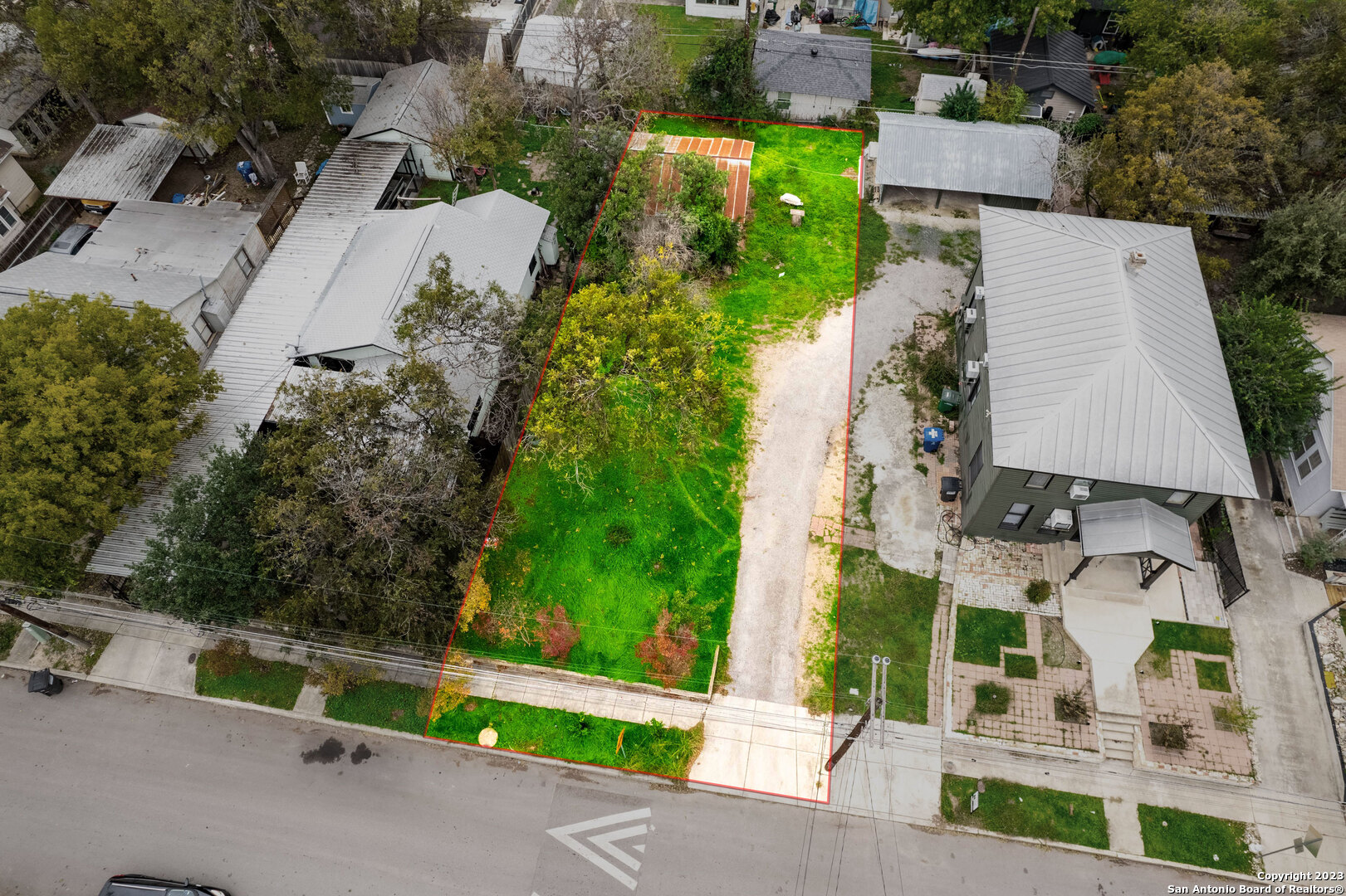 351 E Woodlawn Ave