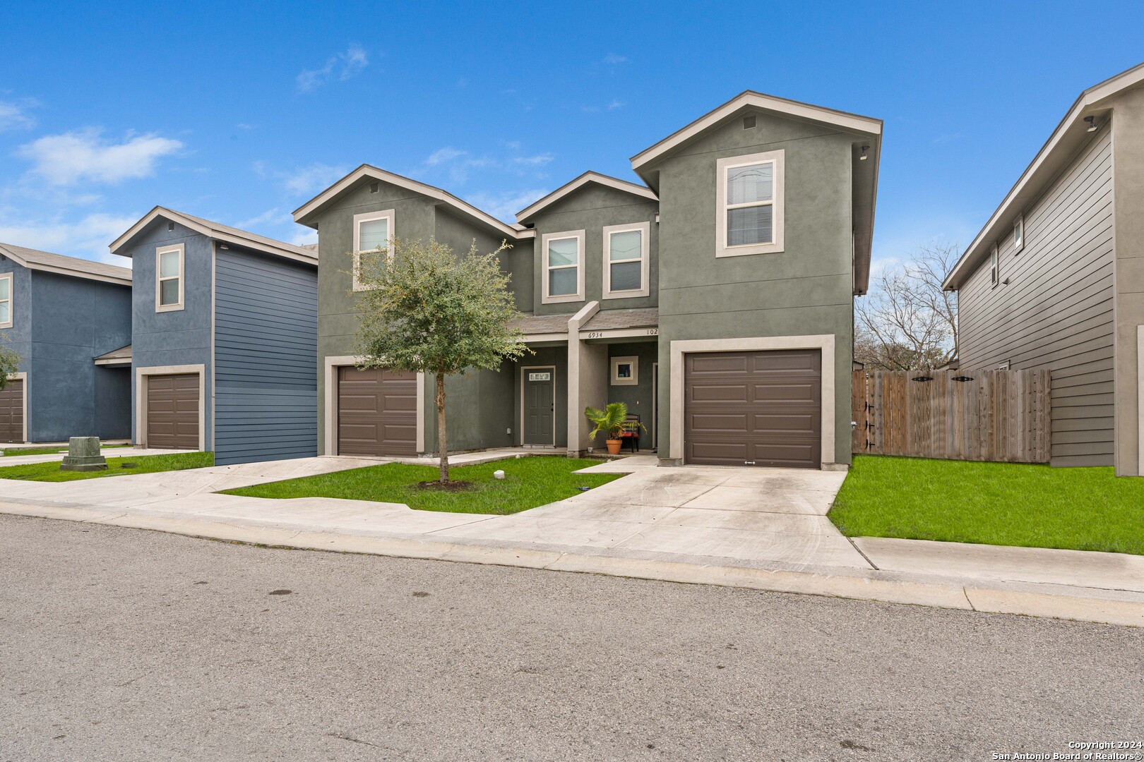 6934 LAKEVIEW DR